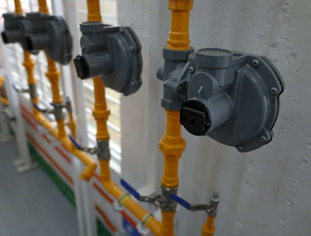 Reguladores de Gas L.P. instalados sobre la línea de distribución